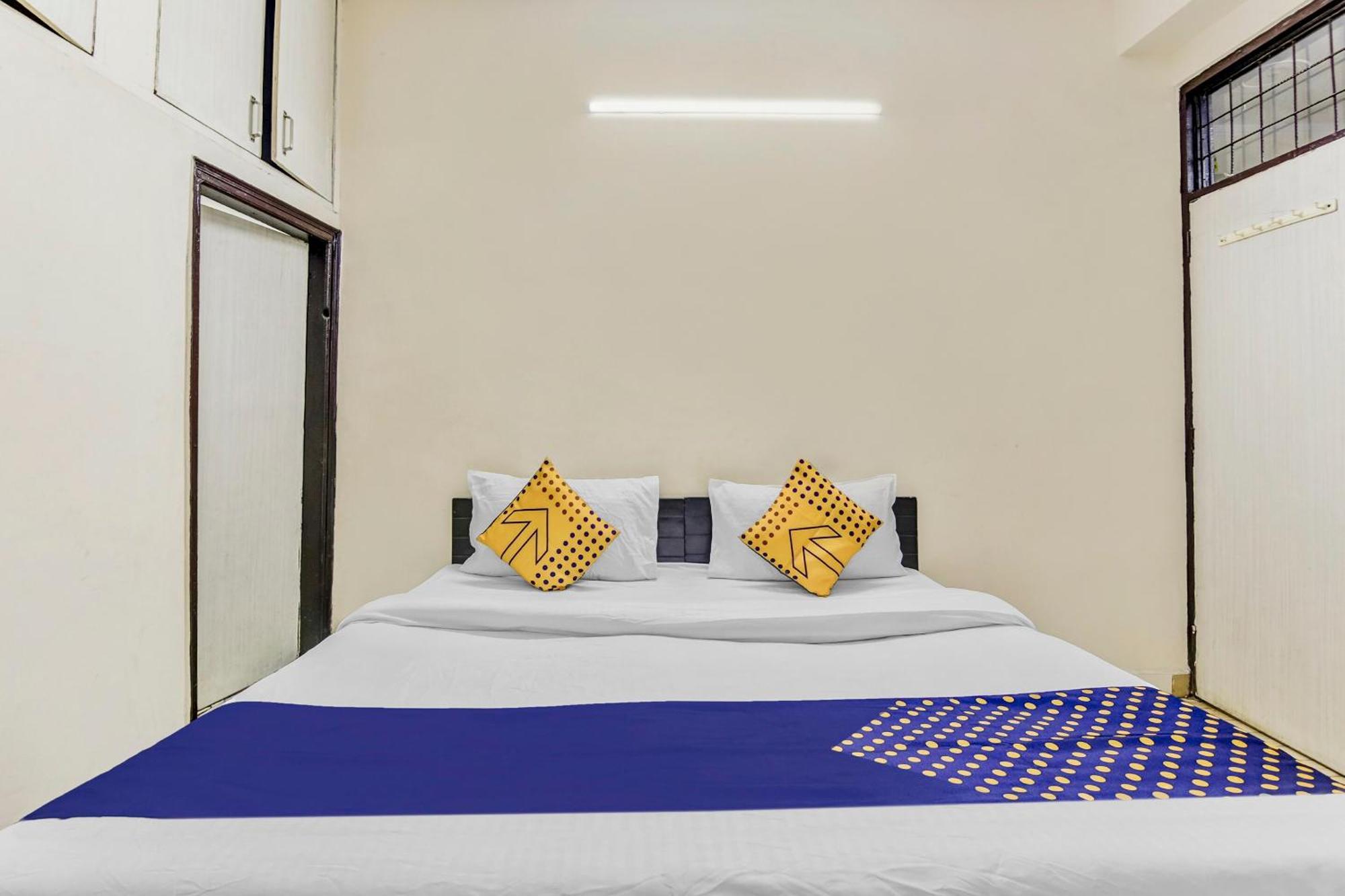 Oyo Country Residency Hotel New Delhi Bagian luar foto